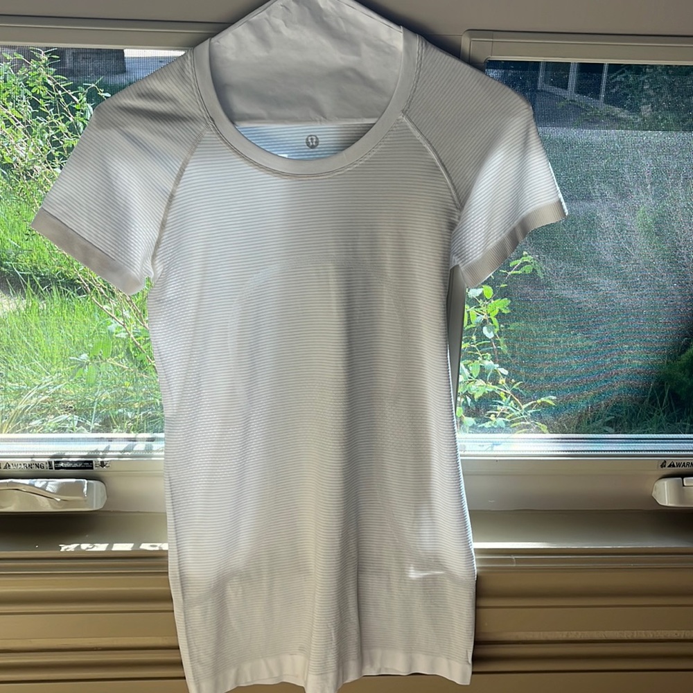 Lululemon swiftly shirt